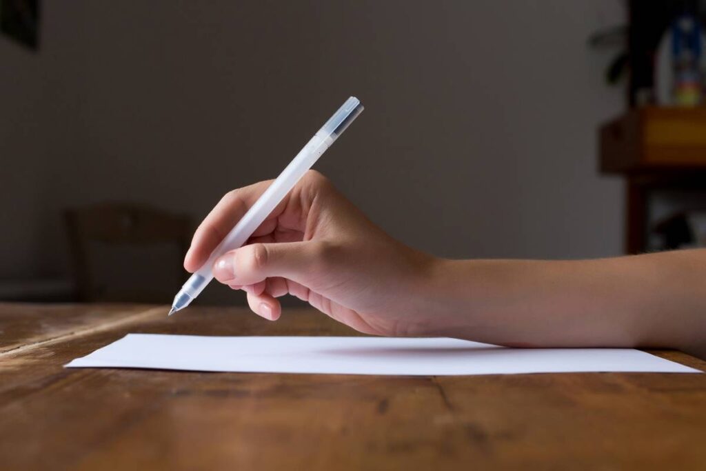 Les Tunisiens doivent adapter leur lettre de motivation aux attentes des recruteurs français.