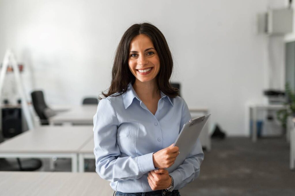 L’attestation de travail prouve qu’un salarié/employé travaille dans une entreprise ou à l’Etat.