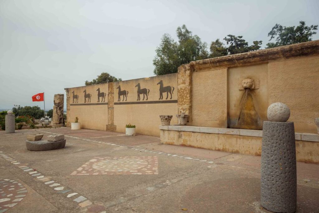 Grâce à l’initiative d’entrée gratuite dans les musées en Tunisie, plusieurs visiteurs en profitent.