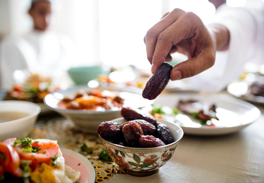 Mois de foi et de lumière, le Ramadan 2026 en Tunisie unit les musulmans dans le jeûne, la prière et la générosité.
